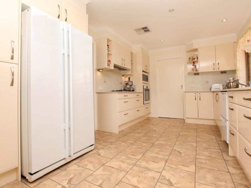 28 Rowntree Crescent, Isaacs ACT 2607