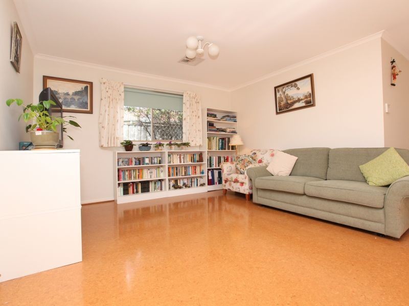 28 Rowntree Crescent, Isaacs ACT 2607