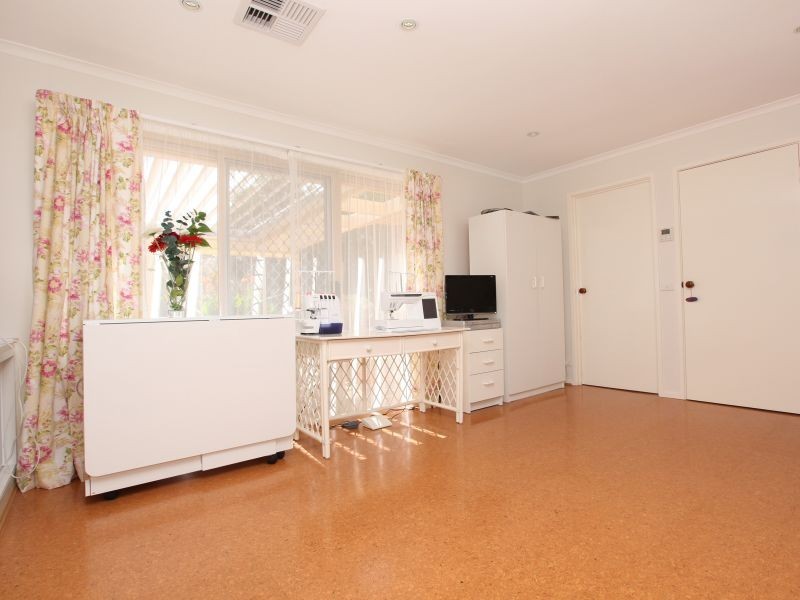 28 Rowntree Crescent, Isaacs ACT 2607