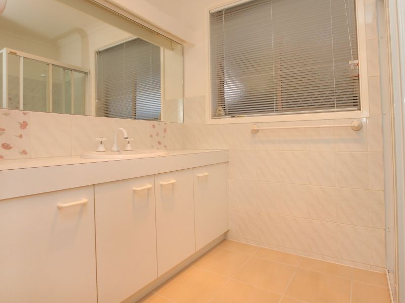 28 Rowntree Crescent, Isaacs ACT 2607