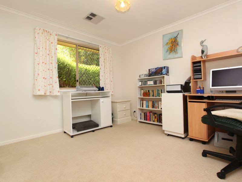 28 Rowntree Crescent, Isaacs ACT 2607