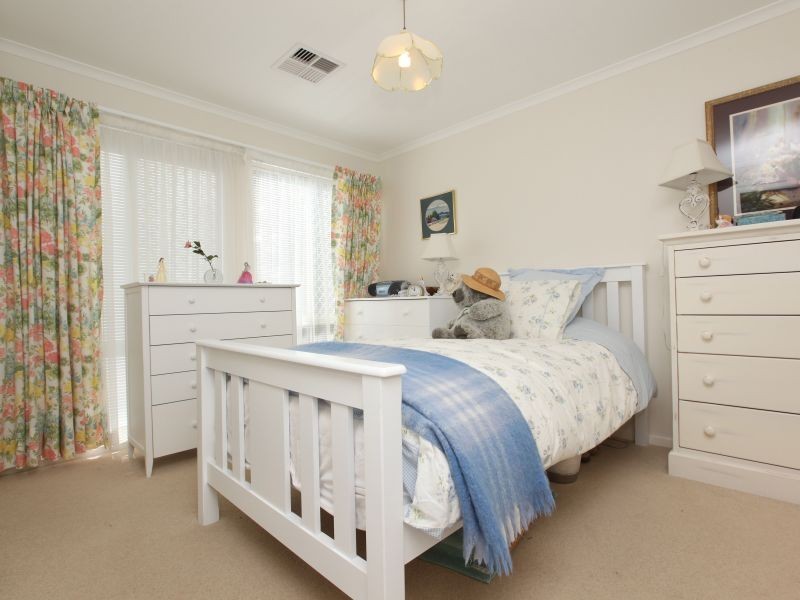 28 Rowntree Crescent, Isaacs ACT 2607