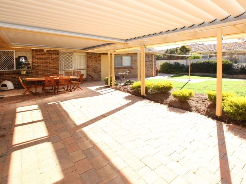 28 Rowntree Crescent, Isaacs ACT 2607