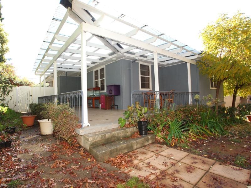 15 Schlich Street, Yarralumla ACT 2600