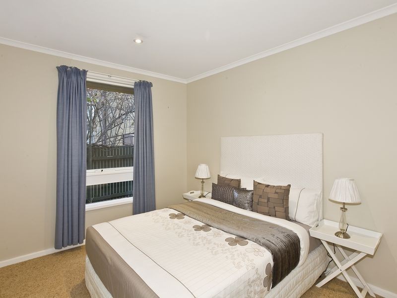 10 Ligar Place, Holder ACT 2611