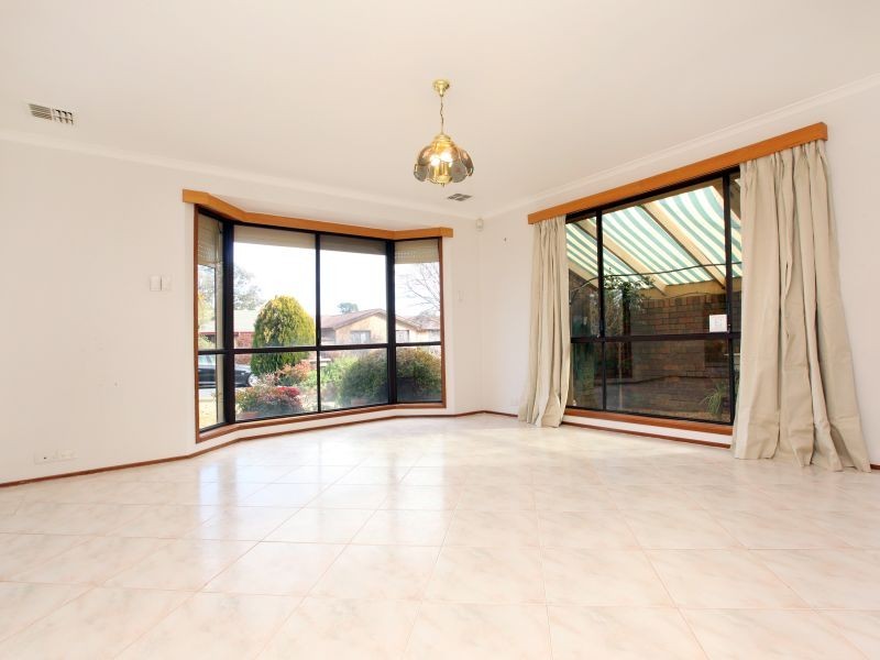 4 Fryar Place, Fadden ACT 2904