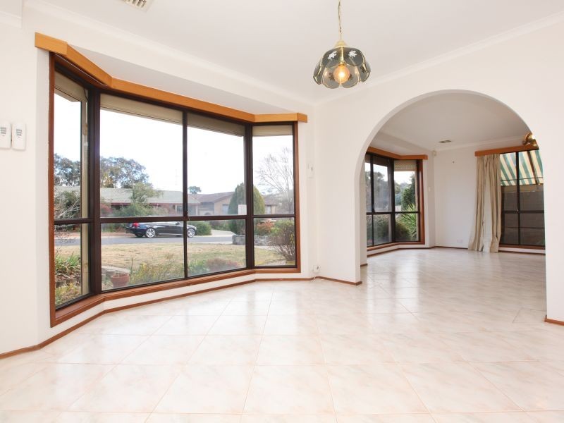 4 Fryar Place, Fadden ACT 2904