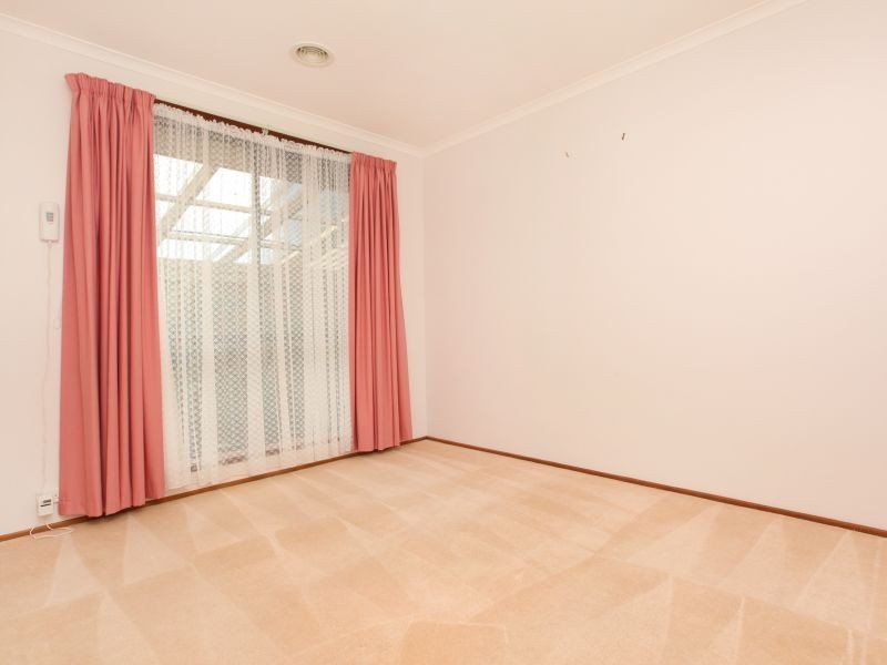 4 Fryar Place, Fadden ACT 2904