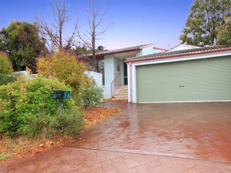 6 Nivison Place, Charnwood ACT 2615