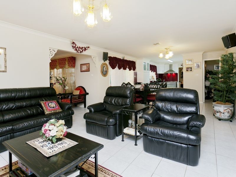 6 Lawton Place, Gordon ACT 2906