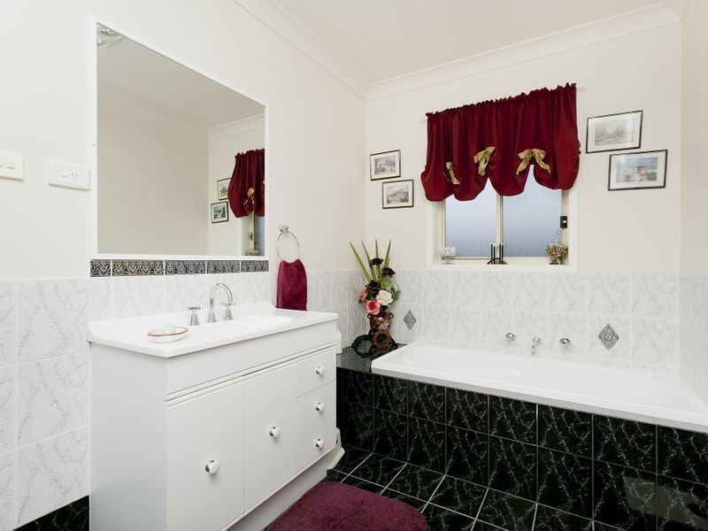 6 Lawton Place, Gordon ACT 2906