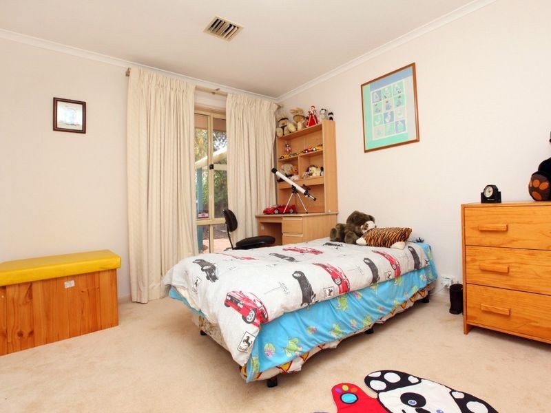 4 Luckins Place, Fadden ACT 2904