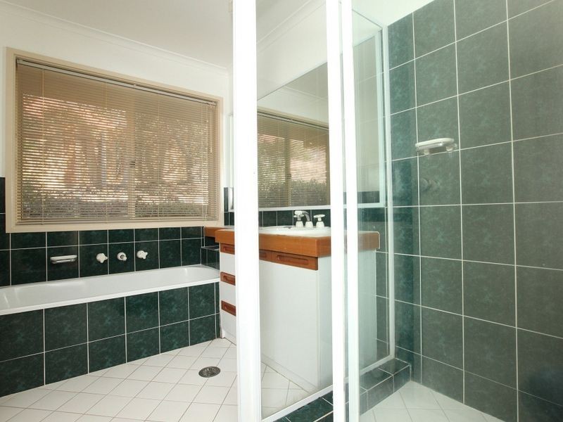 4 Luckins Place, Fadden ACT 2904