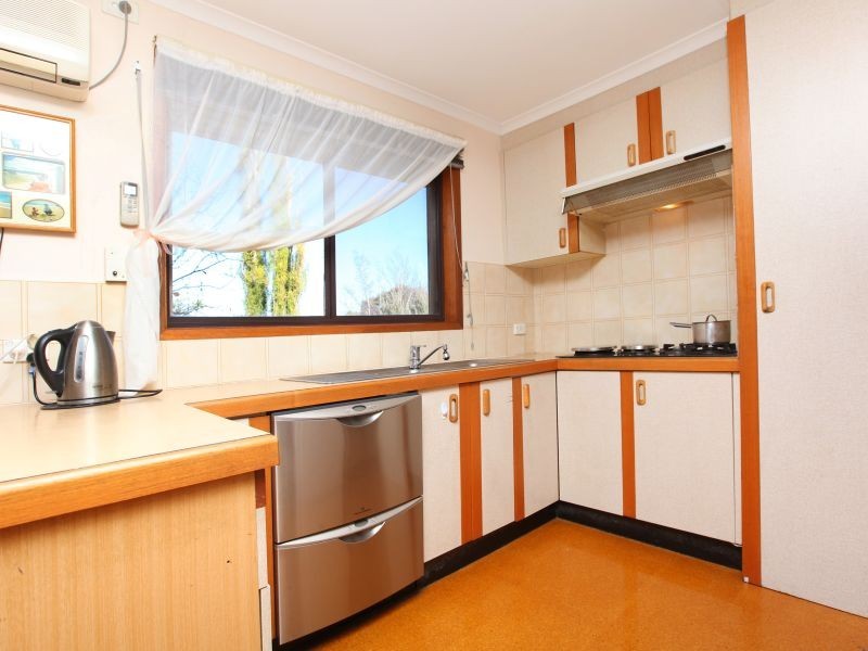 42 Ngunawal Drive, Isaacs ACT 2607