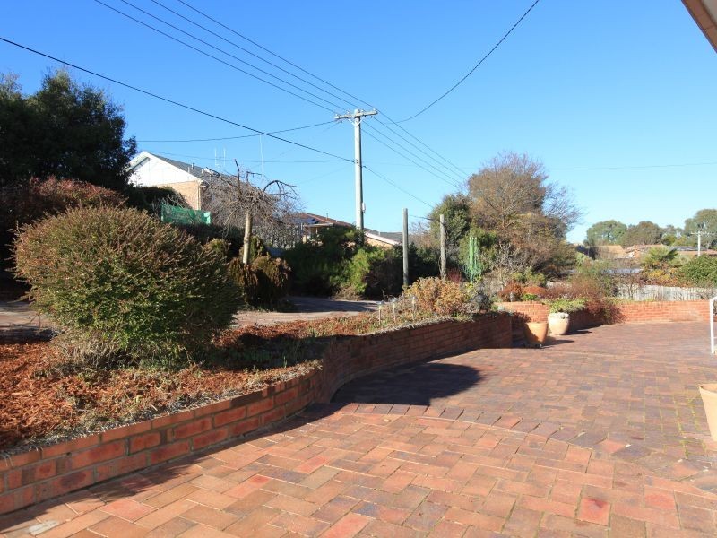 42 Ngunawal Drive, Isaacs ACT 2607