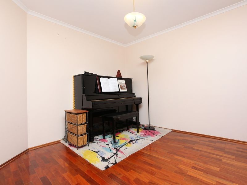 42 Ngunawal Drive, Isaacs ACT 2607