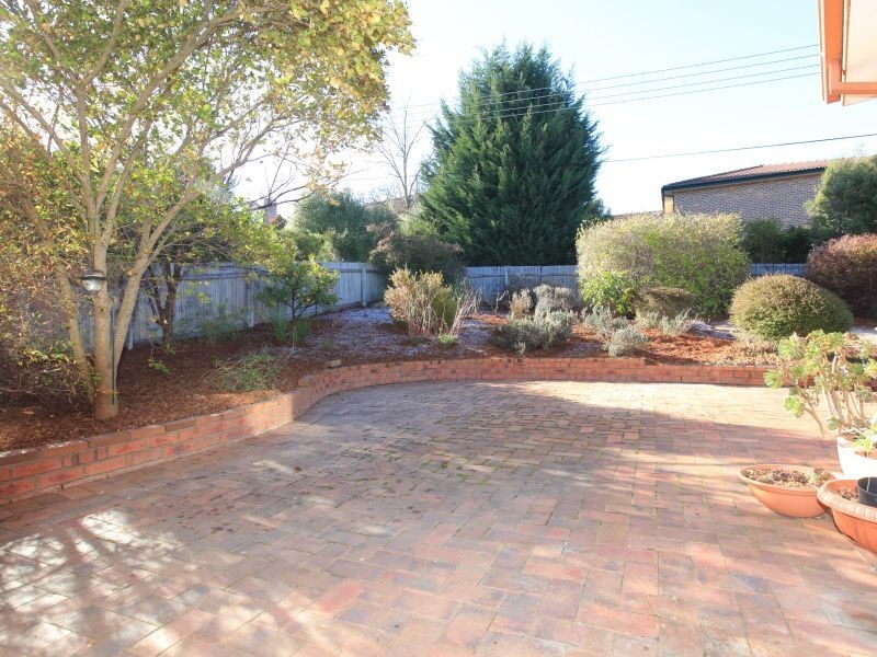 42 Ngunawal Drive, Isaacs ACT 2607