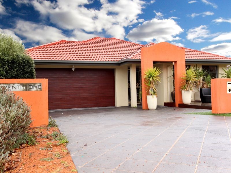 21 Llewellyn Loop, Conder ACT 2906