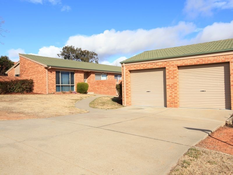 10 Wheelwright Crescent, Banks ACT 2906