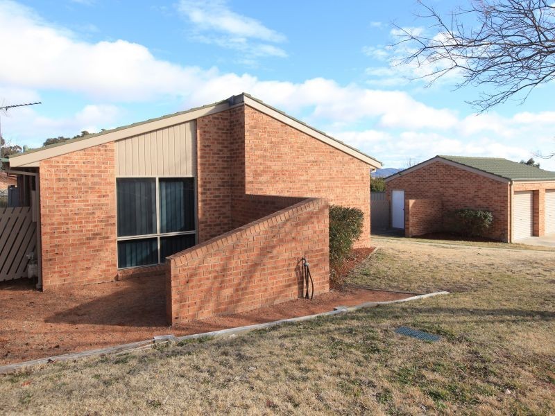 10 Wheelwright Crescent, Banks ACT 2906