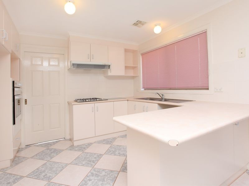 10 Wheelwright Crescent, Banks ACT 2906