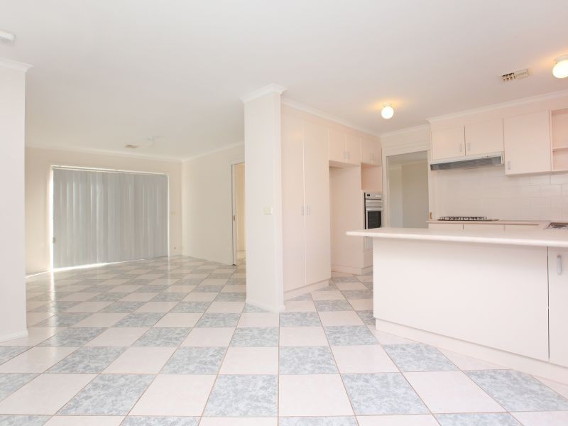 10 Wheelwright Crescent, Banks ACT 2906