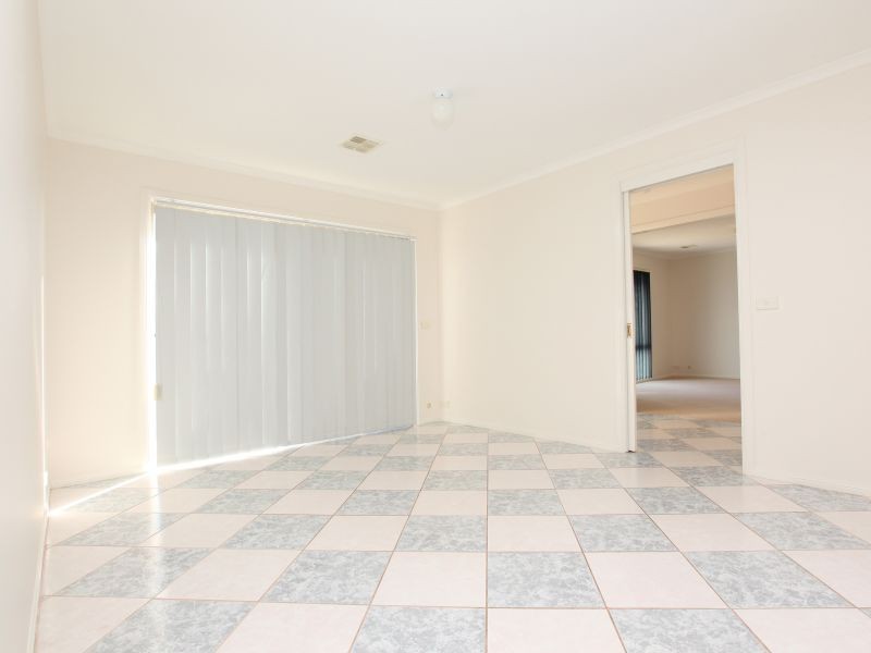 10 Wheelwright Crescent, Banks ACT 2906