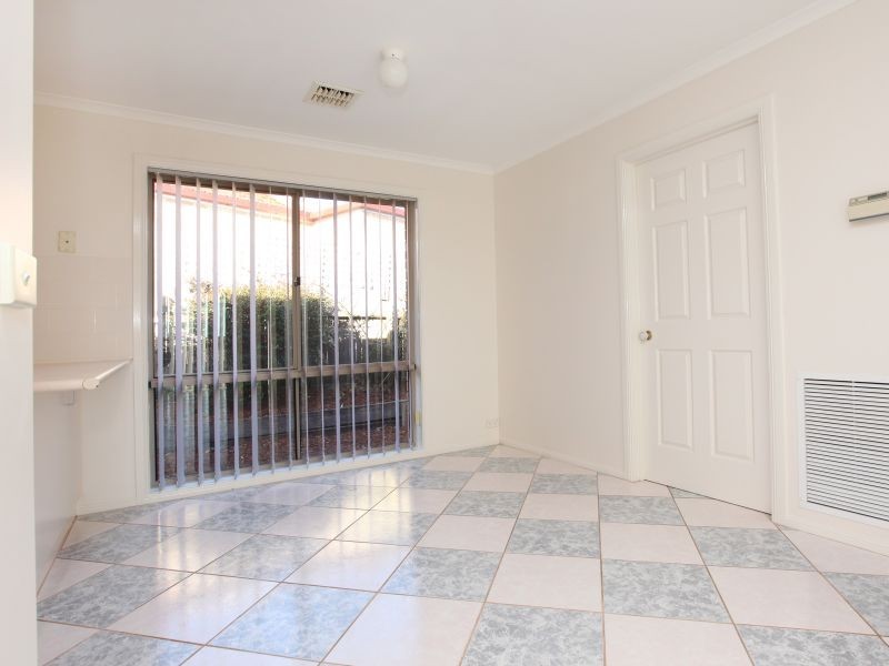 10 Wheelwright Crescent, Banks ACT 2906