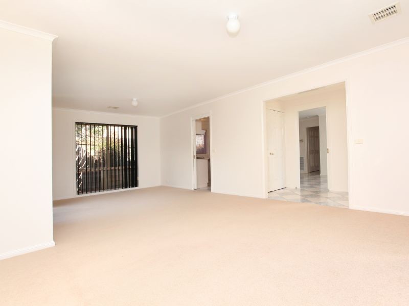 10 Wheelwright Crescent, Banks ACT 2906