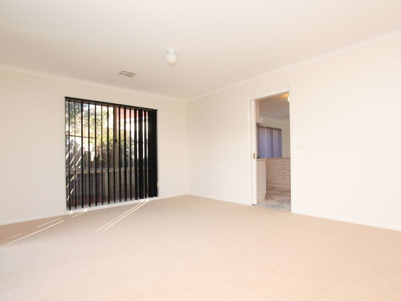 10 Wheelwright Crescent, Banks ACT 2906