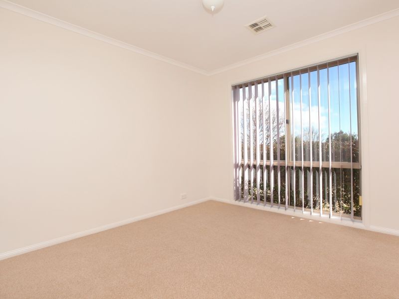 10 Wheelwright Crescent, Banks ACT 2906