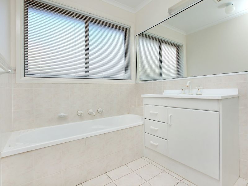 10 Wheelwright Crescent, Banks ACT 2906