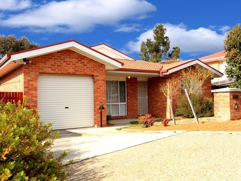 8 Lott Place, Gordon ACT 2906