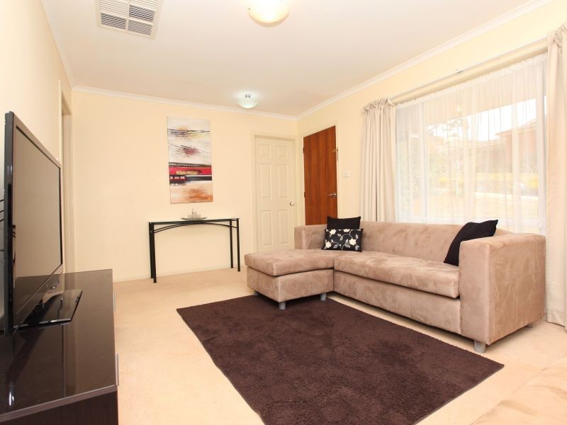 8 Lott Place, Gordon ACT 2906
