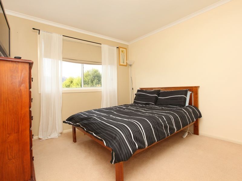 8 Lott Place, Gordon ACT 2906
