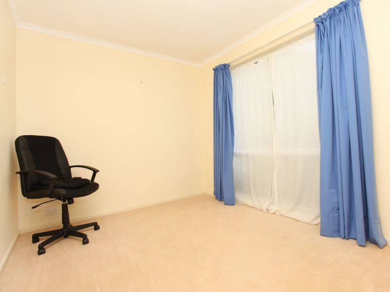 8 Lott Place, Gordon ACT 2906