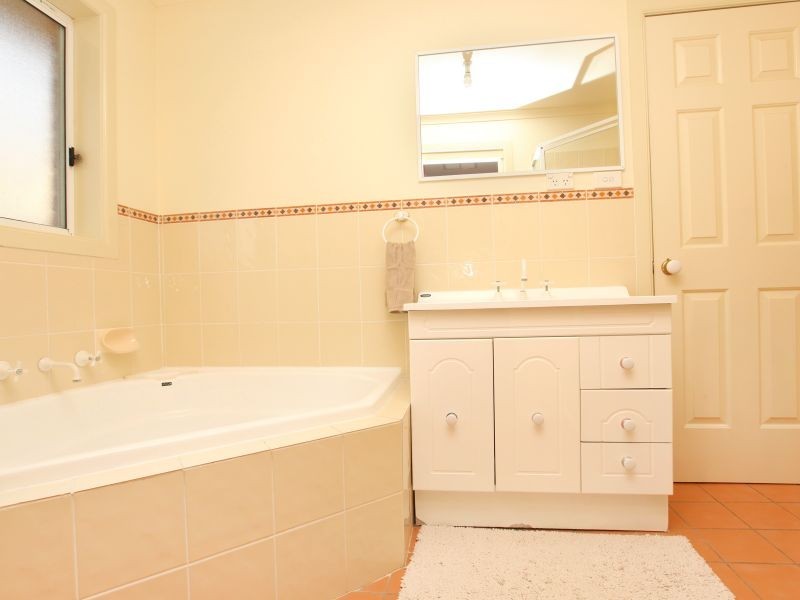 8 Lott Place, Gordon ACT 2906