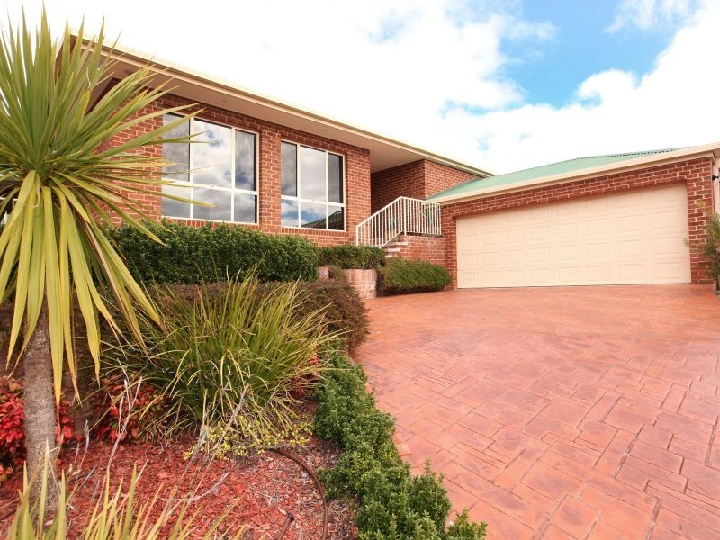 8 Olive Place, Jerrabomberra NSW 2619