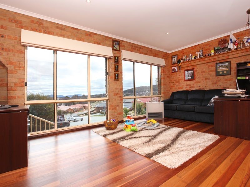 8 Olive Place, Jerrabomberra NSW 2619