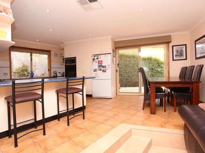 8 Olive Place, Jerrabomberra NSW 2619