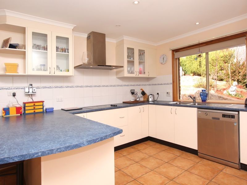8 Olive Place, Jerrabomberra NSW 2619