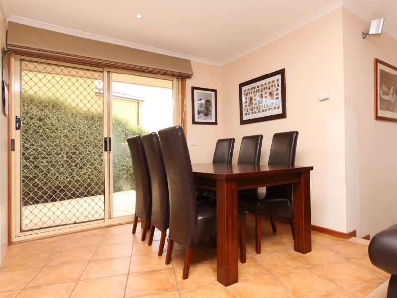 8 Olive Place, Jerrabomberra NSW 2619