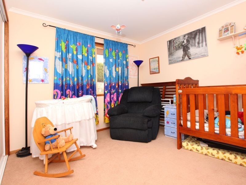 8 Olive Place, Jerrabomberra NSW 2619
