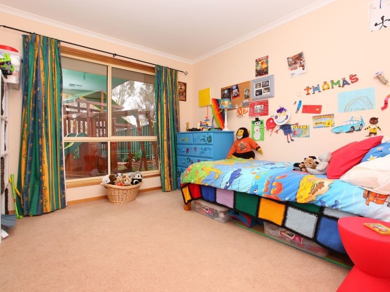 8 Olive Place, Jerrabomberra NSW 2619