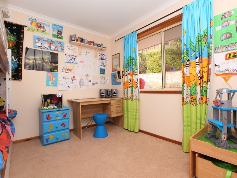 8 Olive Place, Jerrabomberra NSW 2619