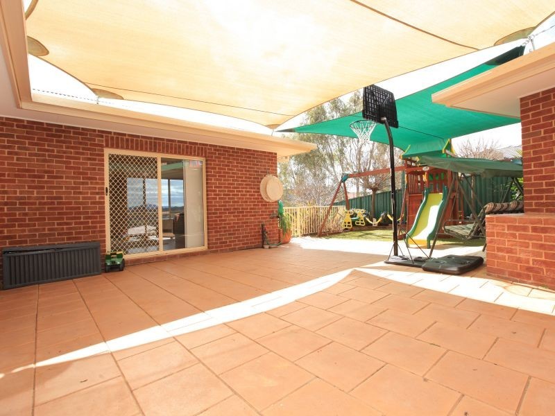 8 Olive Place, Jerrabomberra NSW 2619