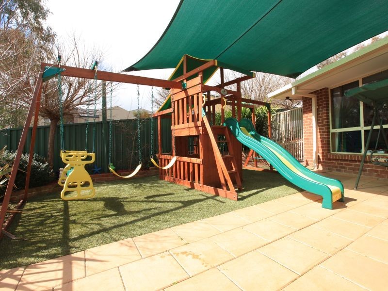 8 Olive Place, Jerrabomberra NSW 2619