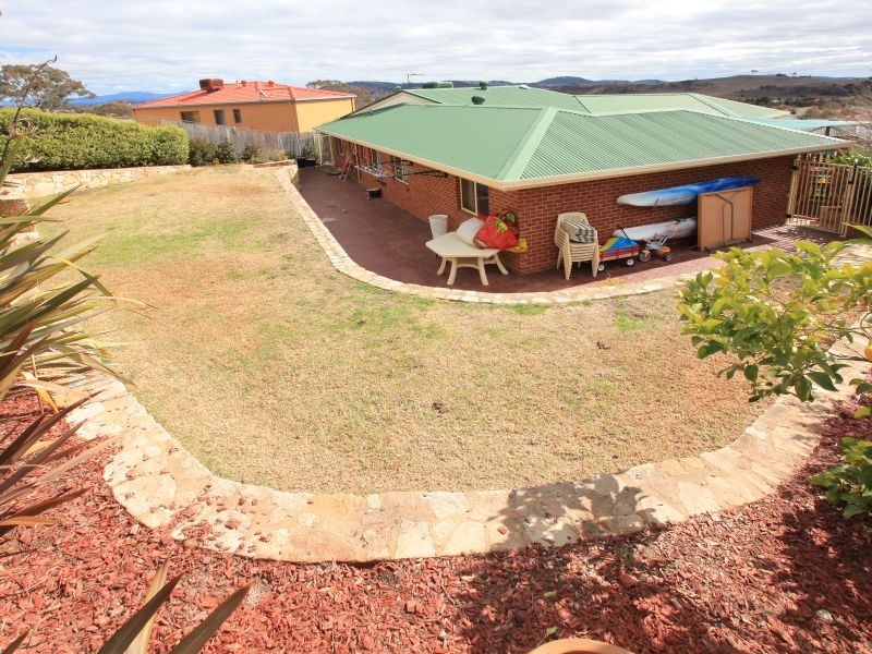 8 Olive Place, Jerrabomberra NSW 2619