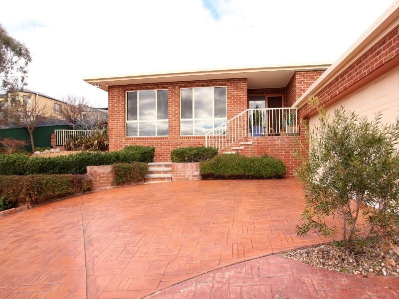 8 Olive Place, Jerrabomberra NSW 2619