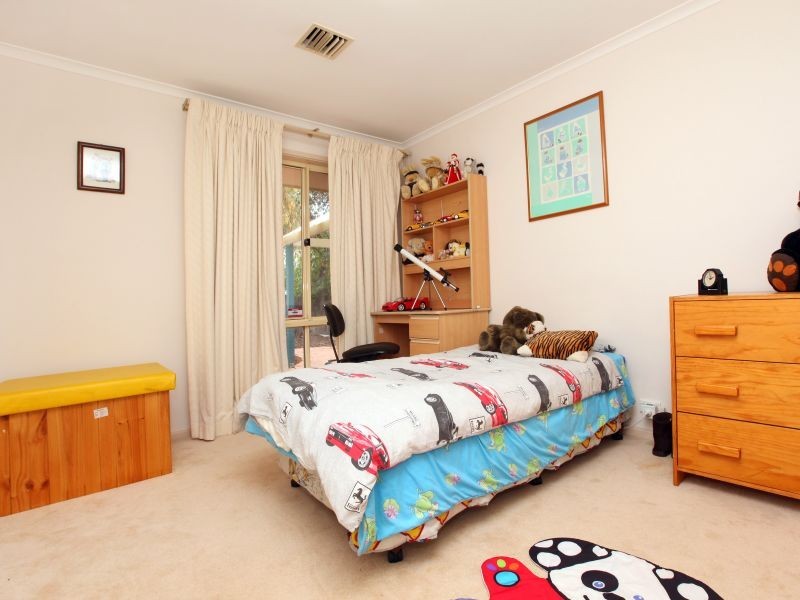 4 Luckins Place, Fadden ACT 2904